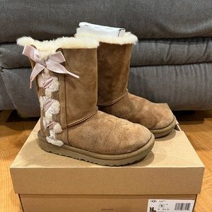 Uggs K Pala little girls size 1-Chestnut